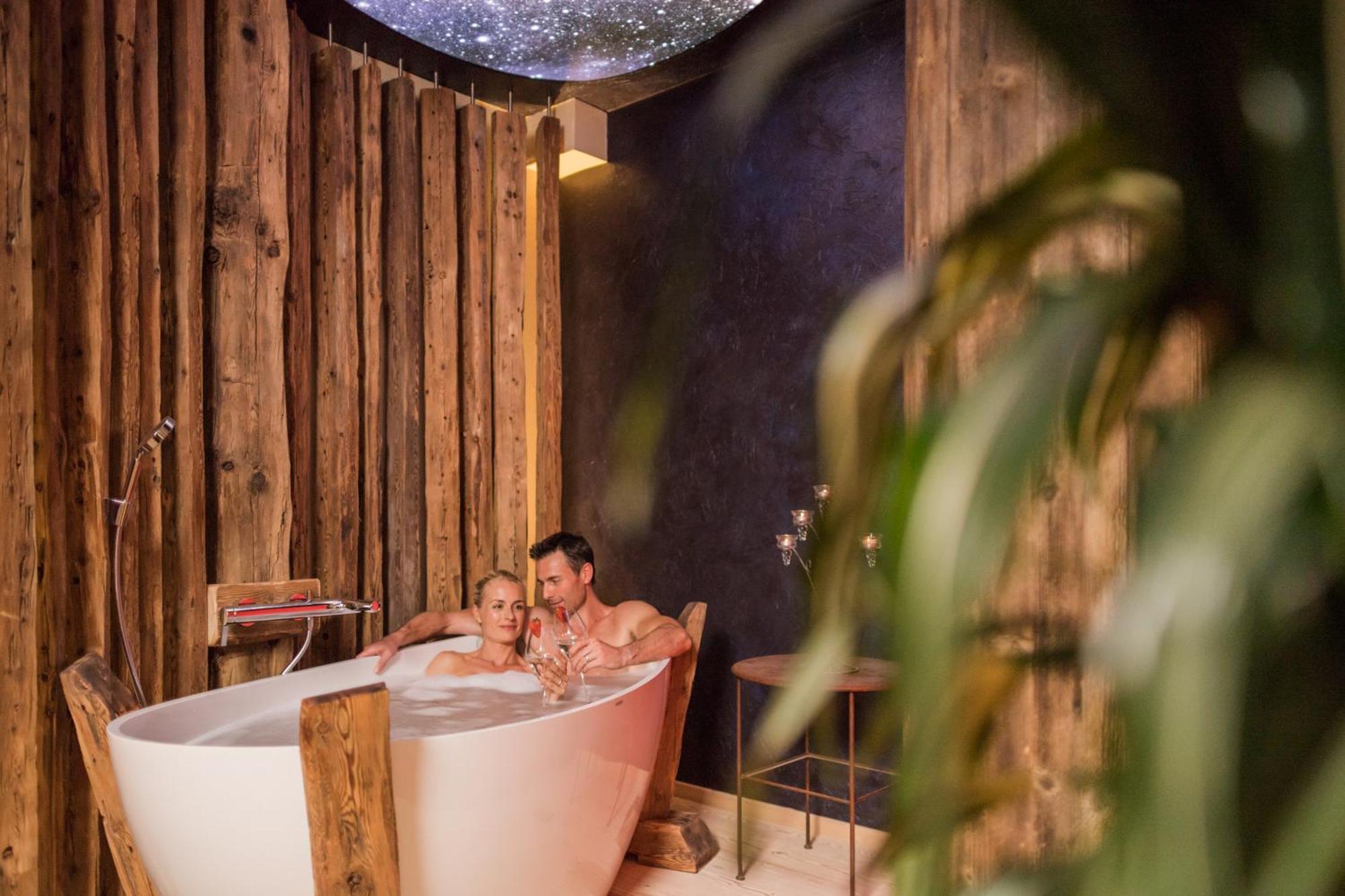Mirabell Dolomites Hotel - Luxury Ayurveda & Spa ヴァルダーオラ エクステリア 写真