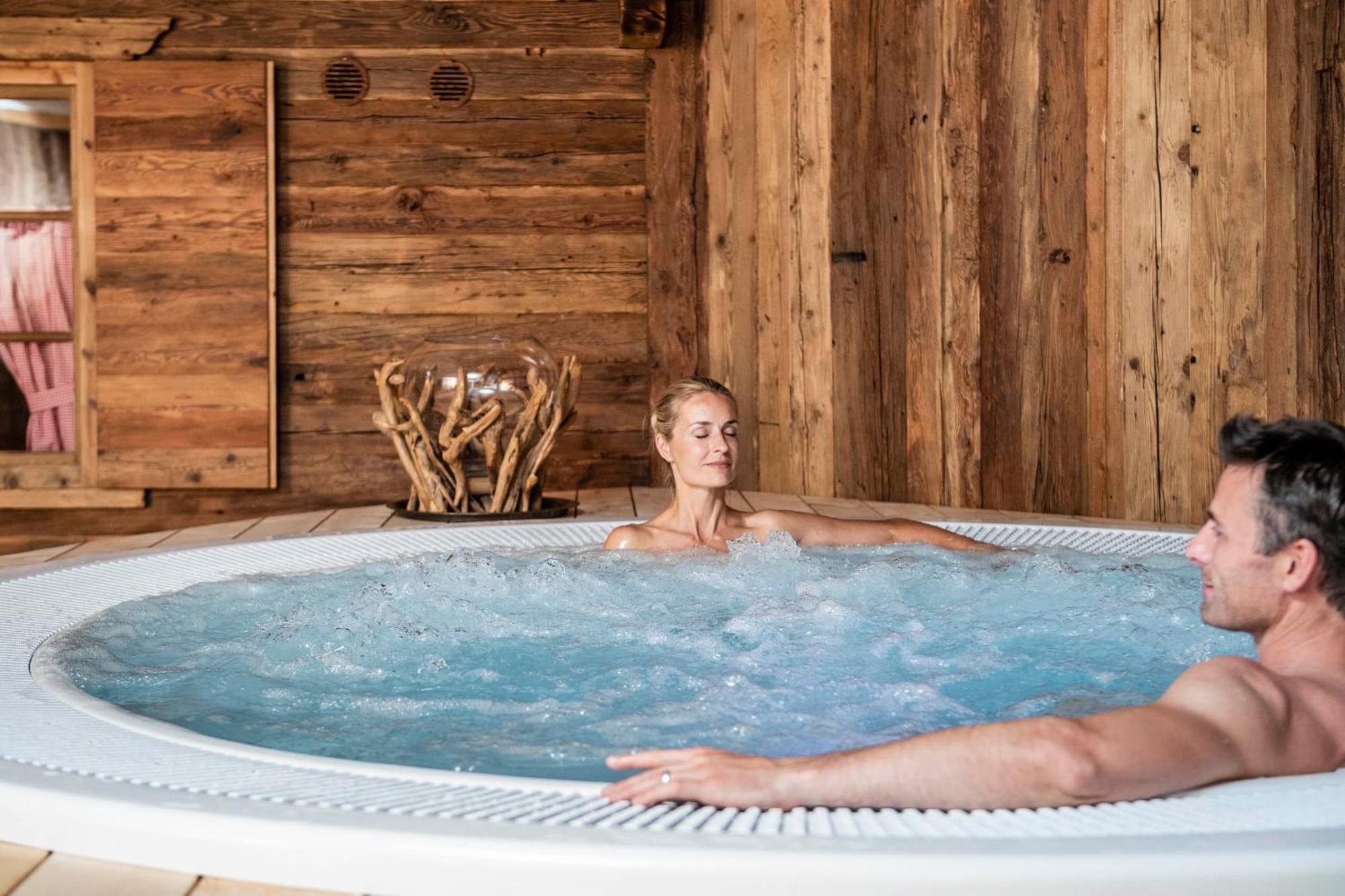 Mirabell Dolomites Hotel - Luxury Ayurveda & Spa ヴァルダーオラ エクステリア 写真