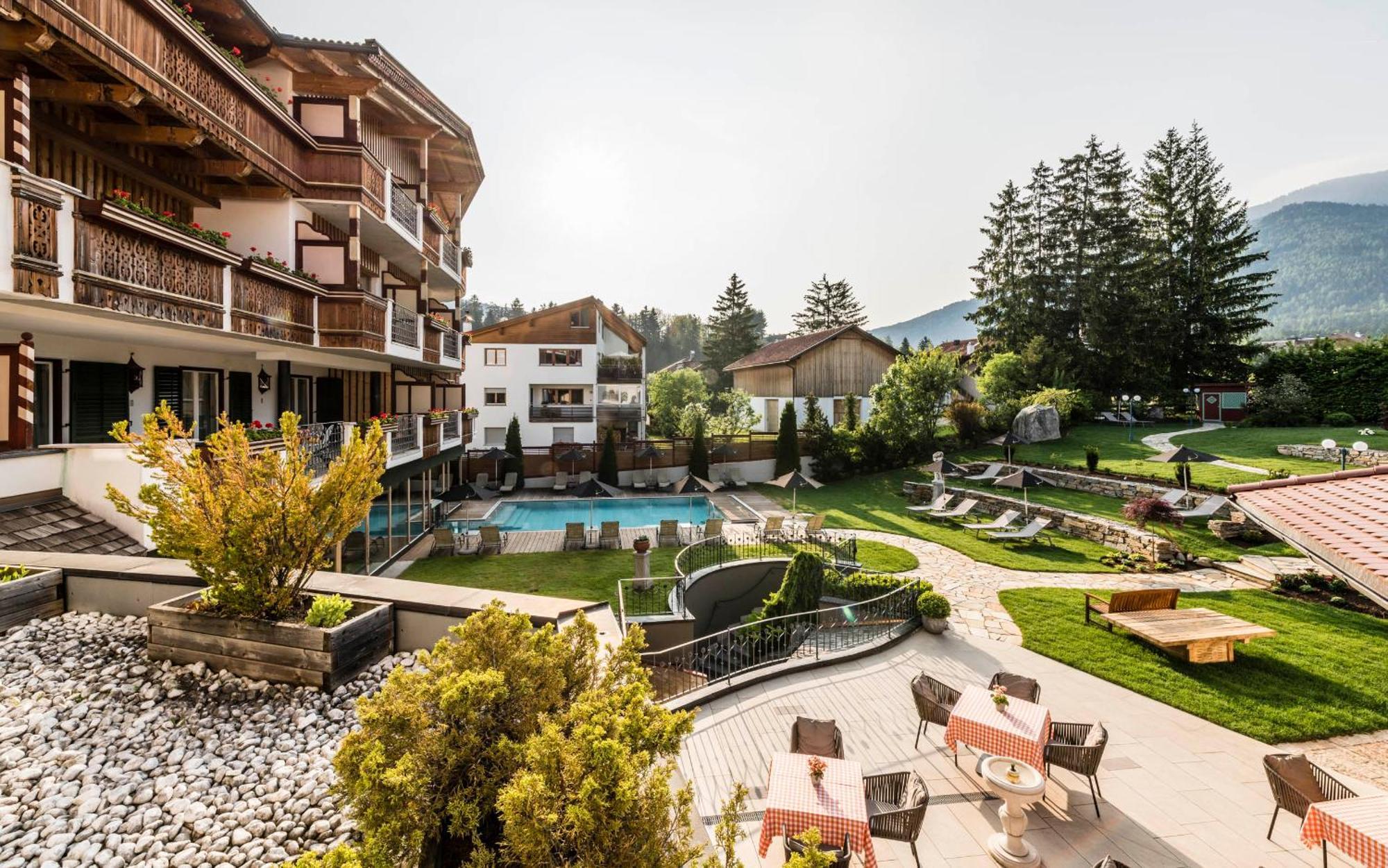 Mirabell Dolomites Hotel - Luxury Ayurveda & Spa ヴァルダーオラ エクステリア 写真