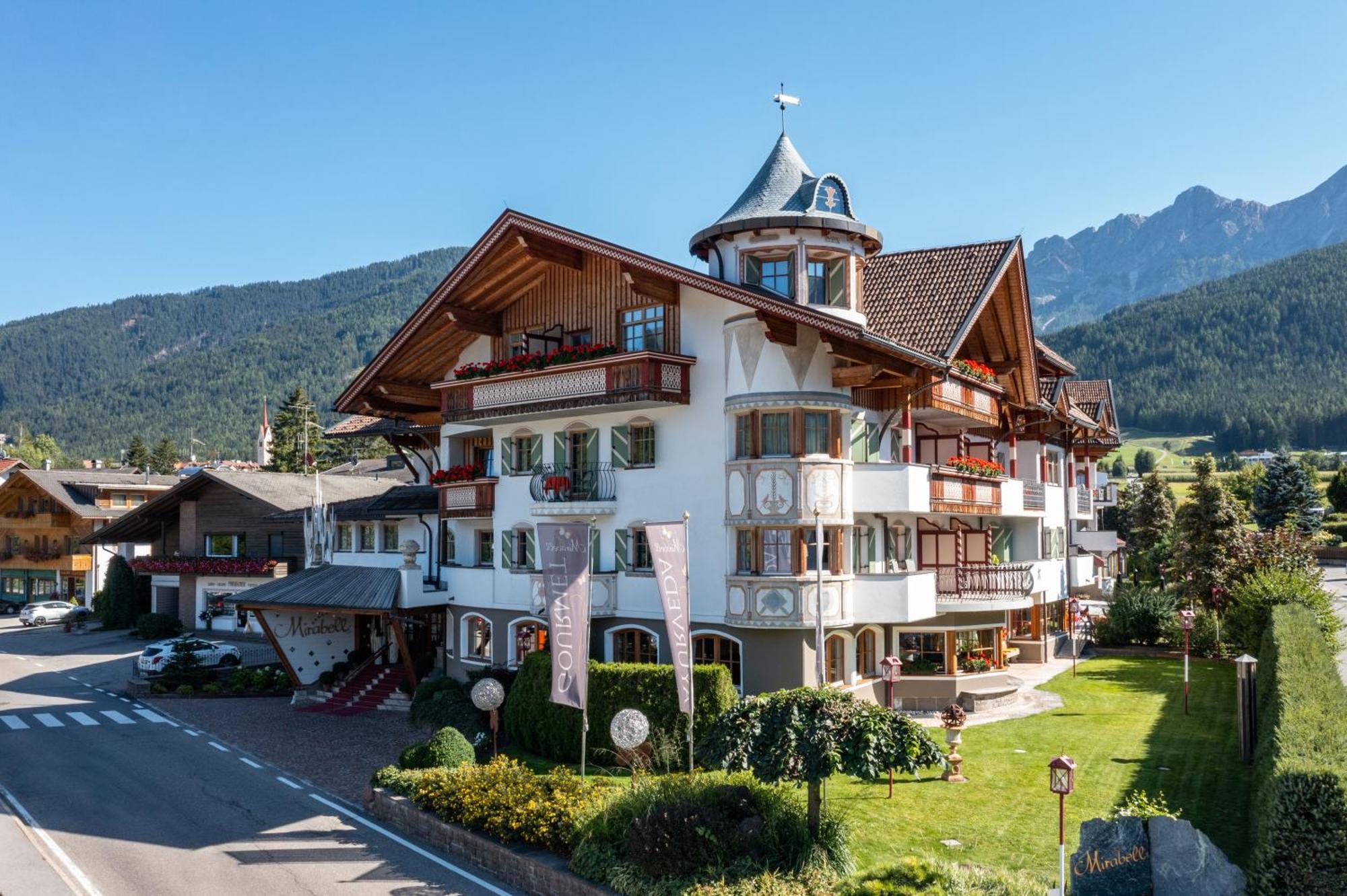Mirabell Dolomites Hotel - Luxury Ayurveda & Spa ヴァルダーオラ エクステリア 写真
