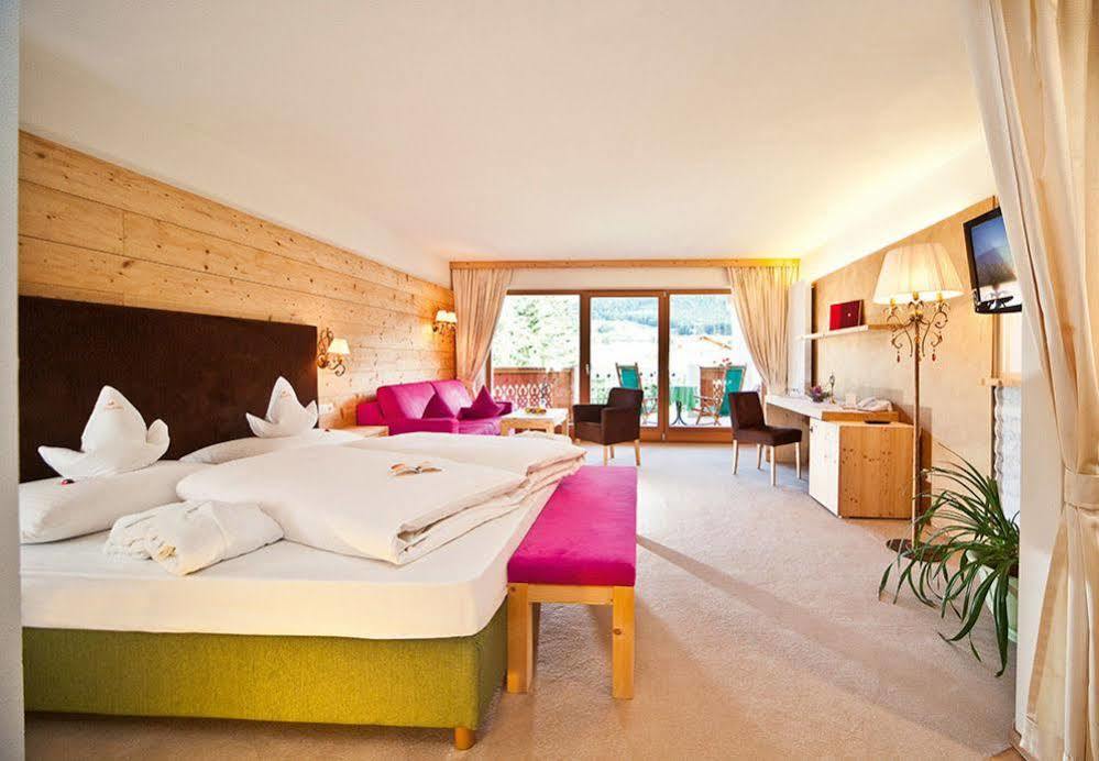 Mirabell Dolomites Hotel - Luxury Ayurveda & Spa ヴァルダーオラ エクステリア 写真